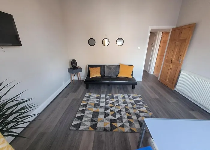 A Sea View Property With A Short Walk To Beach